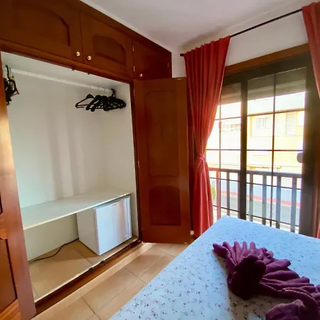 Δωμάτια σε οικογενειακή κατοικία Bedroom Medanomar 1