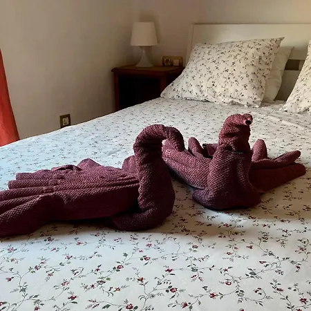 Bedroom Medanomar 1 בית אירוח אל מדאנו